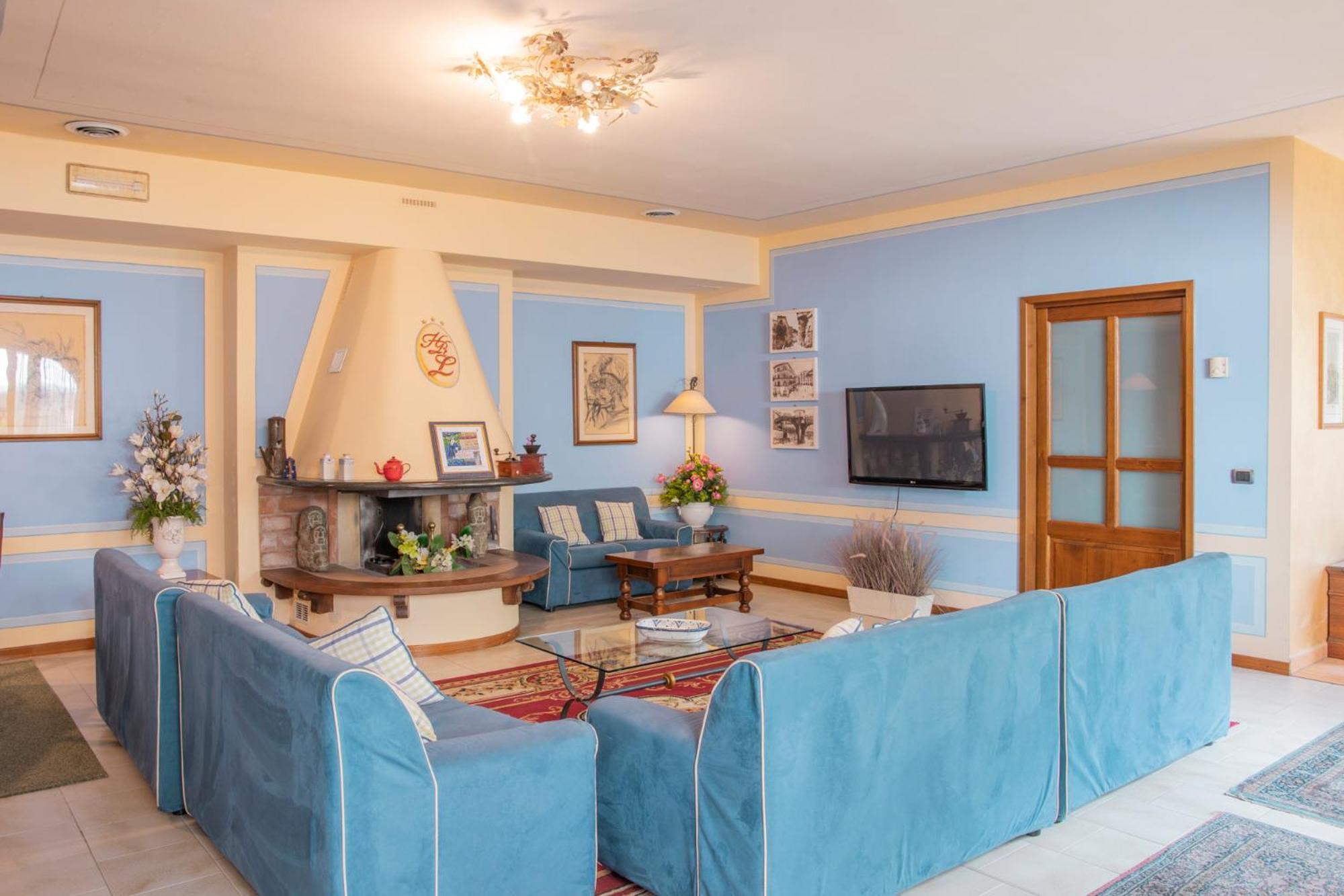 Hotel Ristorante La Lanterna Castelnuovo di Garfagnana Luaran gambar