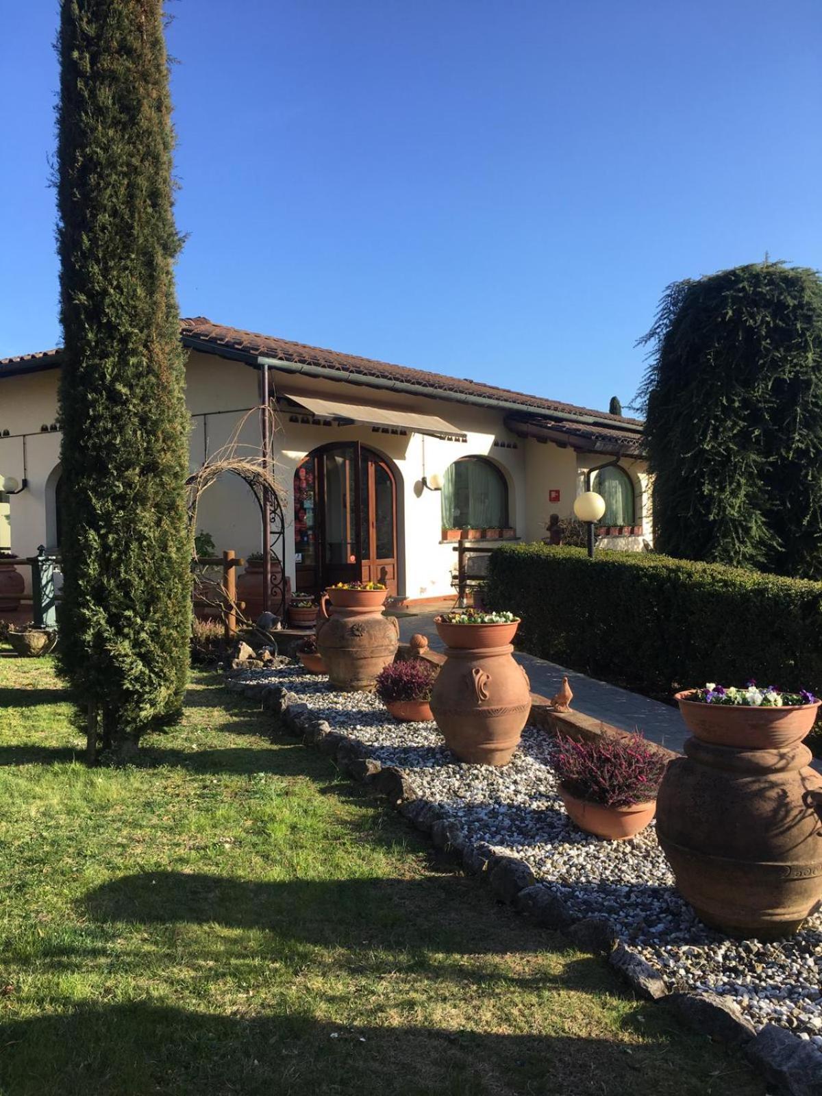 Hotel Ristorante La Lanterna Castelnuovo di Garfagnana Luaran gambar