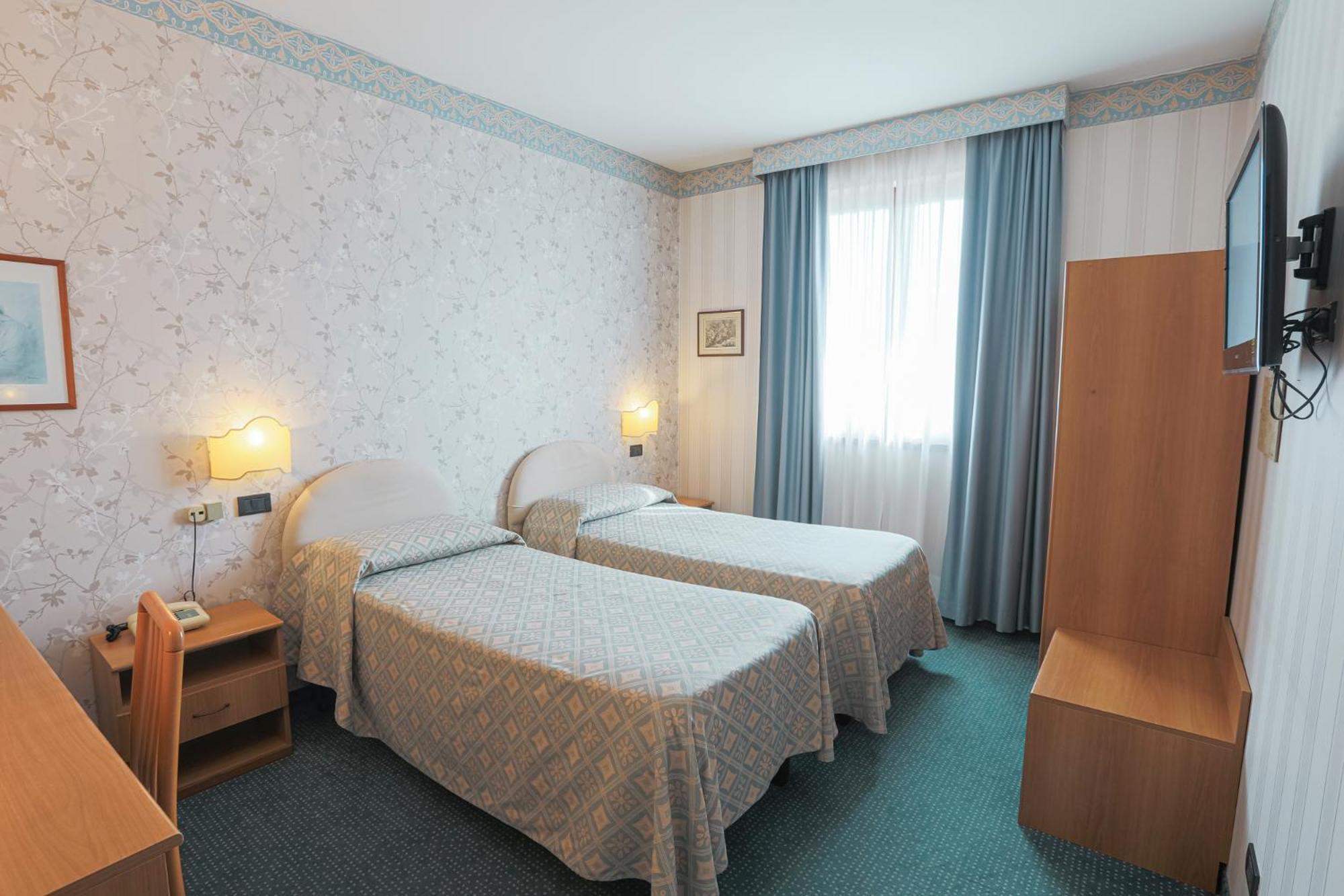 Hotel Ristorante La Lanterna Castelnuovo di Garfagnana Luaran gambar