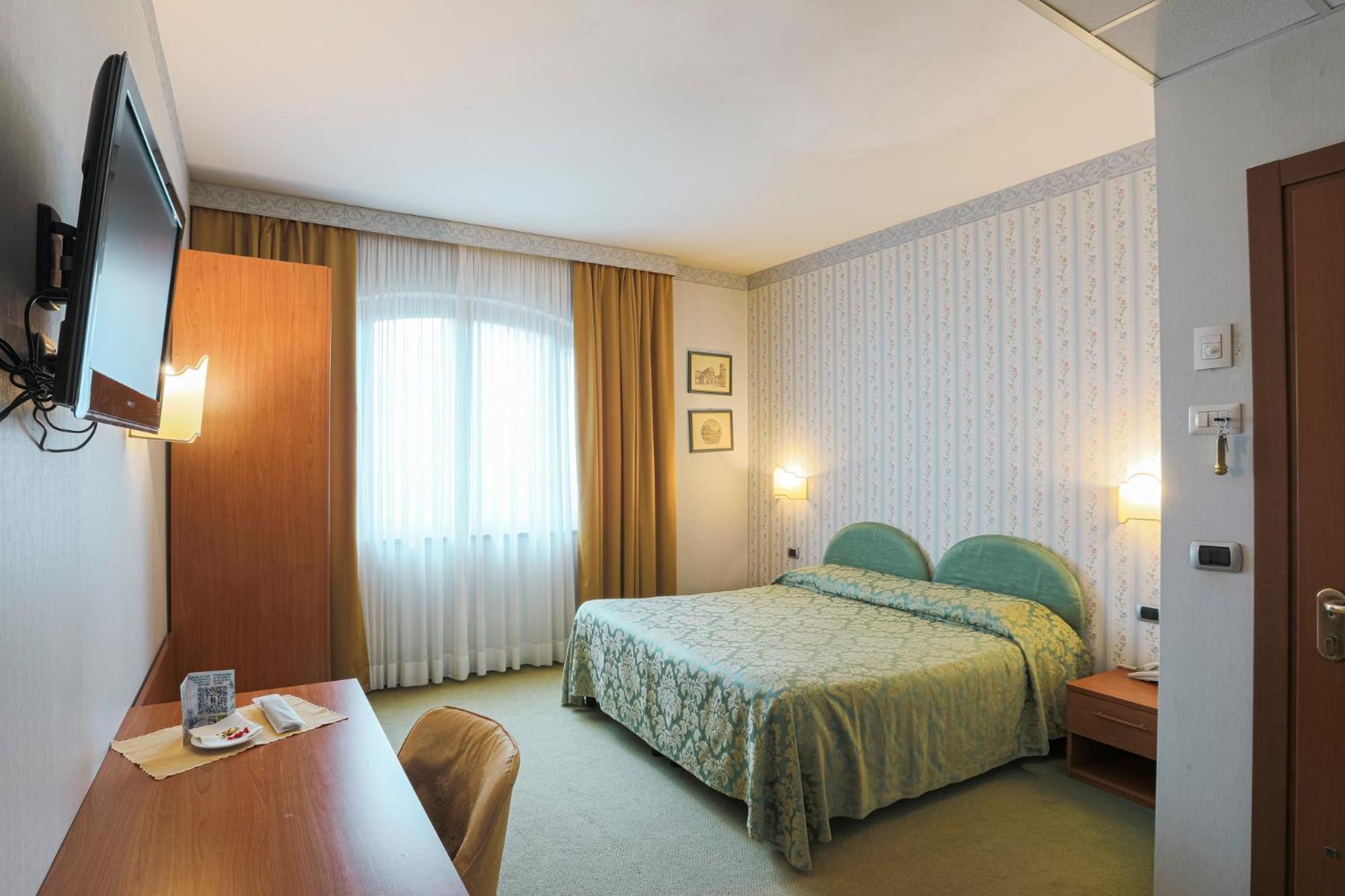 Hotel Ristorante La Lanterna Castelnuovo di Garfagnana Luaran gambar