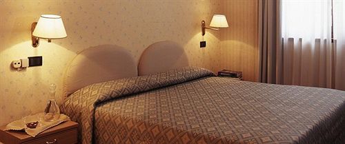Hotel Ristorante La Lanterna Castelnuovo di Garfagnana Luaran gambar